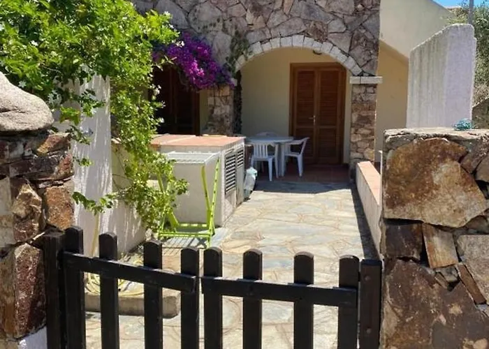 アパートホテル Ottiolu Vecchio Pozzo 3*